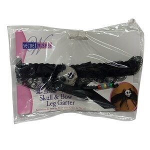 Secret Wishes skull and bow leg garter, brand new in packaging never worn!